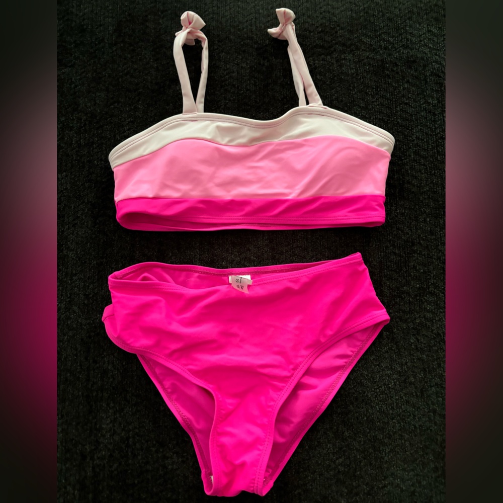 SHEIN Girls Swimsuit